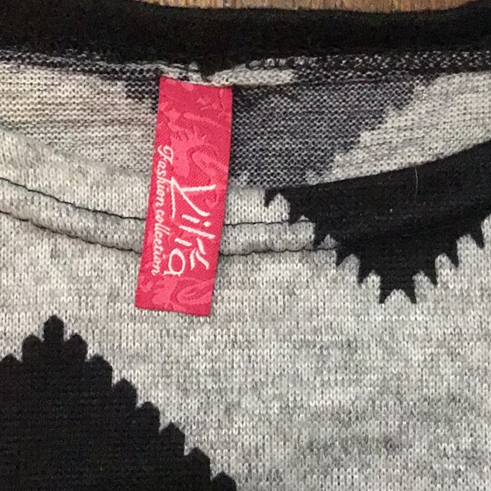 Chevron Top - Picture 2 of 4